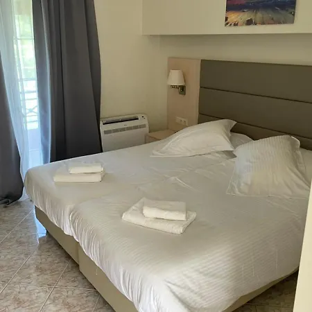 Angelika House 2 * Marathiász