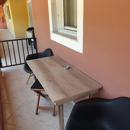 Angelika House 2 Apartamento Marathias
